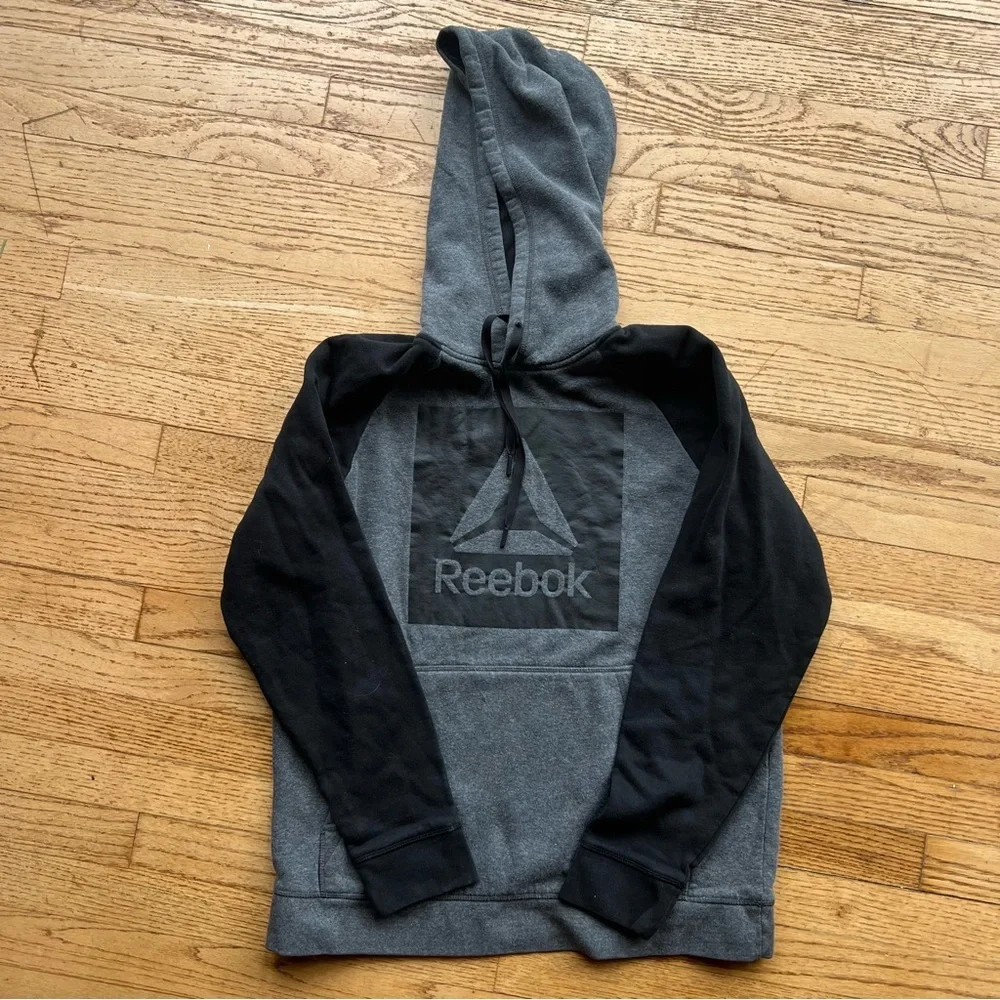 Reebok Men's Gray and Black Hoodie Sweater